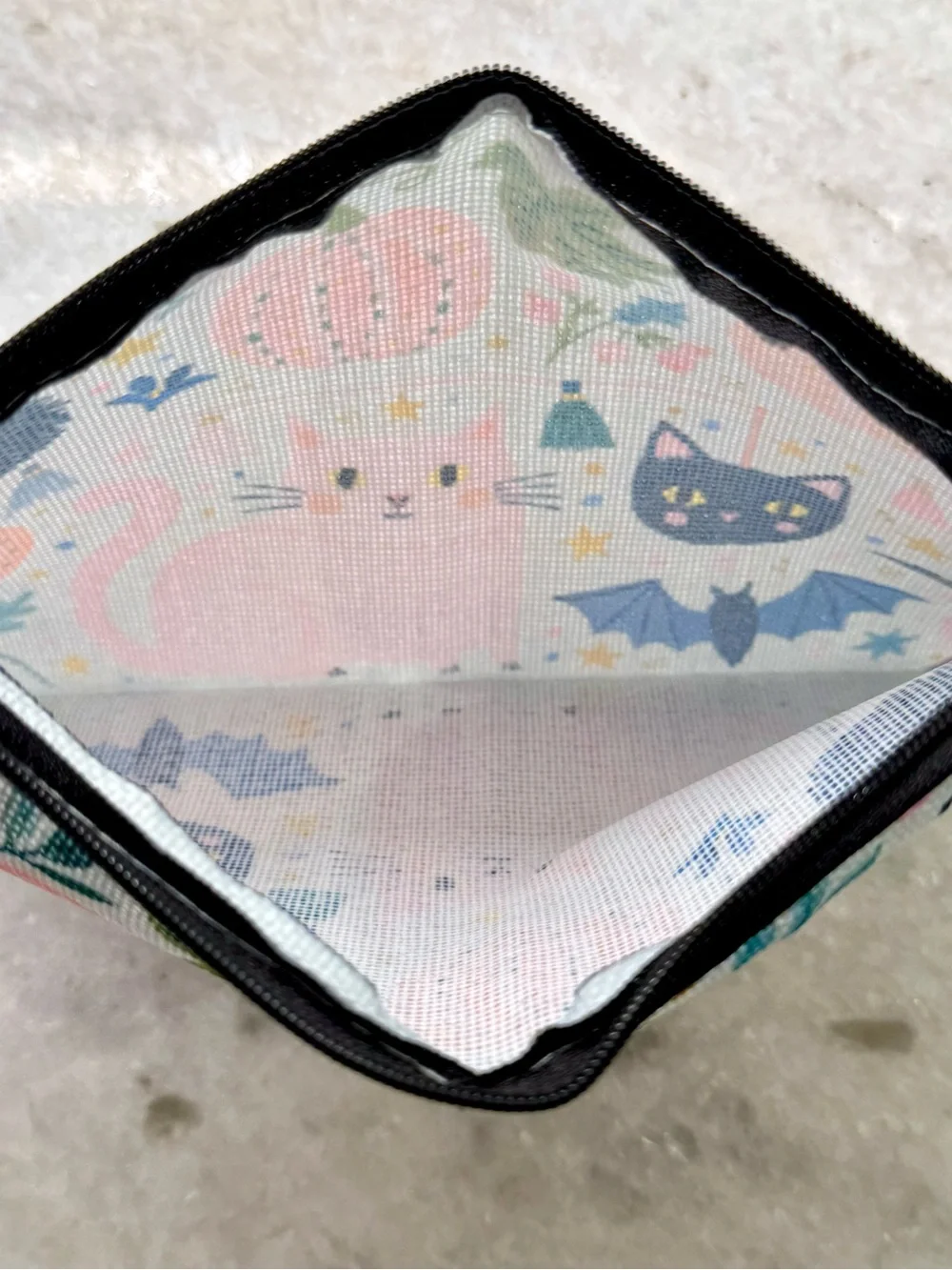 Unbranded this zippered